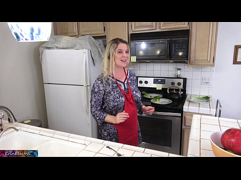 ❤️ Belle-mère qui le traie dans la cuisine avant son rendez-vous. ❌ Vidéo anal at porn fr.rassadakubani.ru ️❤