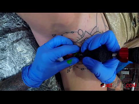 ❤️ Sully Savage, une chaudasse extrêmement tatouée, s'est fait tatouer le clitoris. ❌ Vidéo anal at porn fr.rassadakubani.ru ️❤